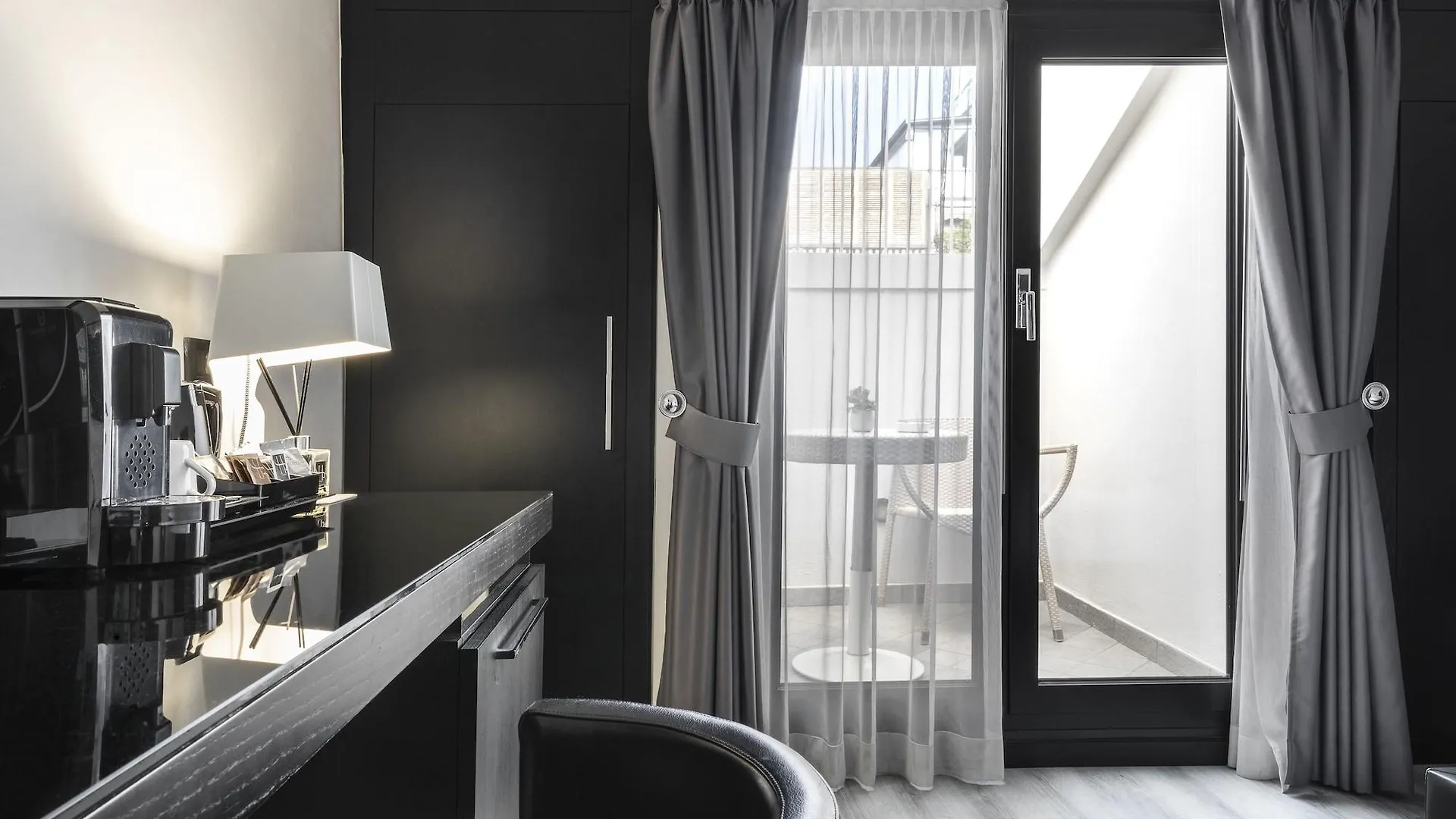 Lhp Hotel Napoleon Mediolan