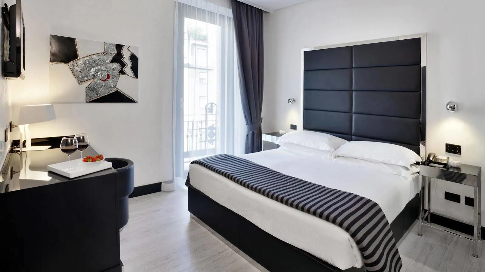 Lhp Hotel Napoleon Mediolan